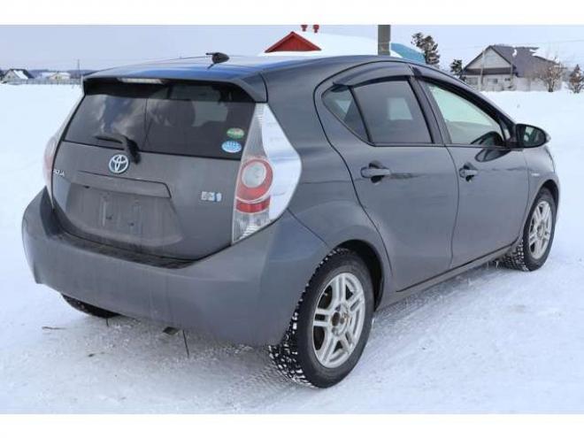 アクア1.5 S　検2年　スタッドレスタイヤ　自社　ローンカノウ 2WD 1500