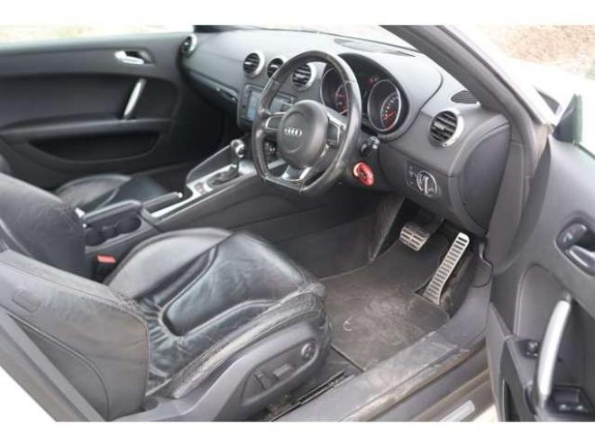 アウディTT クーペ 2.0 TFSI　検2年　パドルシフト　バックカメラ　自社　ローンカノウ 正規輸入車 2WD 2000