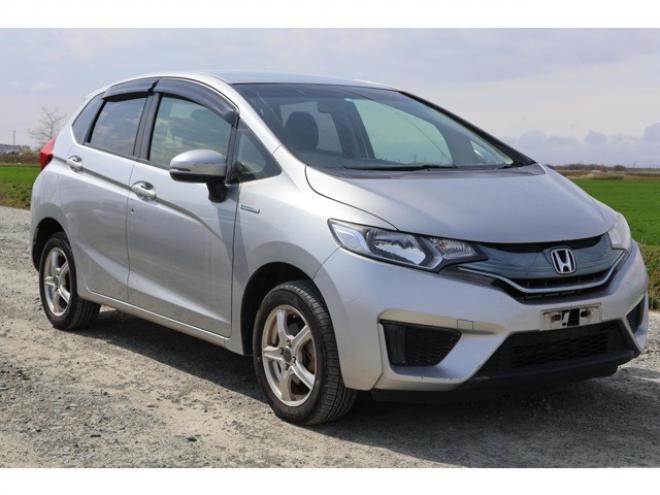フィット1.5 ハイブリッド Fパッケージ 4WD　検2年　自社　ローンカノウ 1500