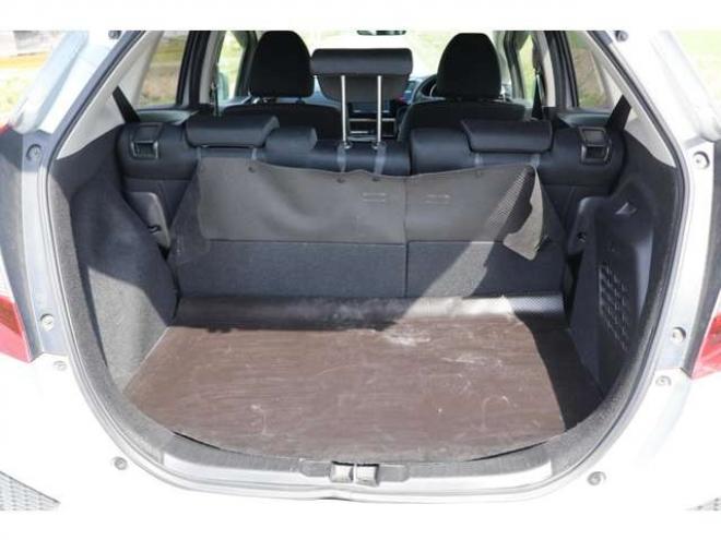 フィット1.5 ハイブリッド Fパッケージ 4WD　検2年　自社　ローンカノウ 1500