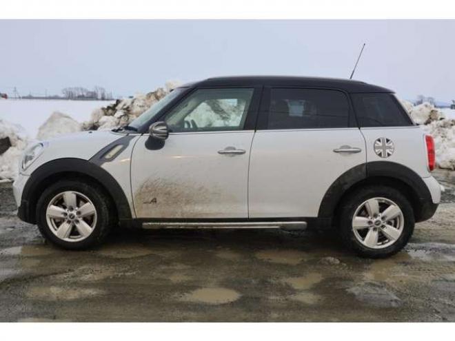 ミニクロスオーバー クーパー D　検二年　社外ナビ　バックモニター　TV　ETC 正規輸入車 2WD 2000