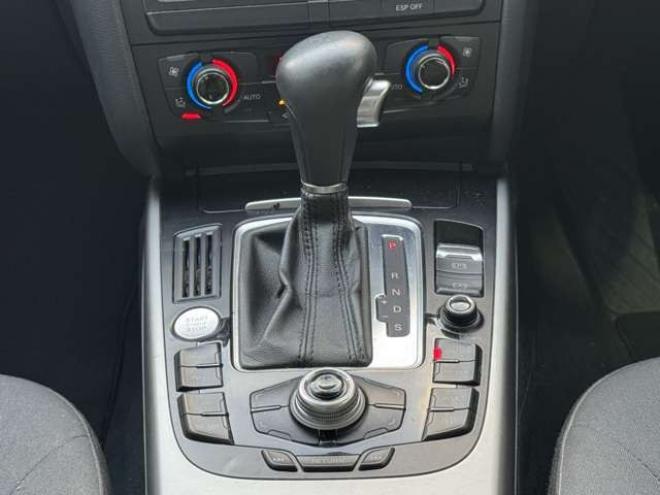 アウディA4 2.0 TFSI クワトロ 4WD　ワンオーナー車　ナビ　TV 正規輸入車 2000