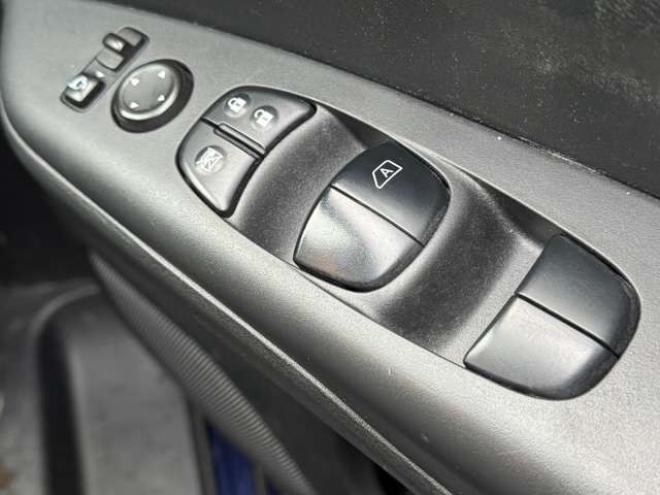 セレナ2.0 X Vセレクション 4WD　ナビ　TV　全周囲カメラ　ETC　両側Pスライド 2000