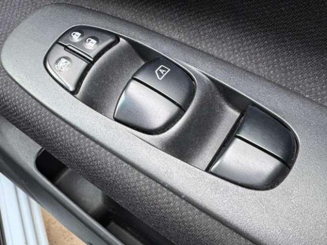 セレナ2.0 ハイウェイスター Vセレクション+Safety 4WD　ナビ　TV　Bカメラ　Bluetooth　フリップダウン　両側Pスライド 2000