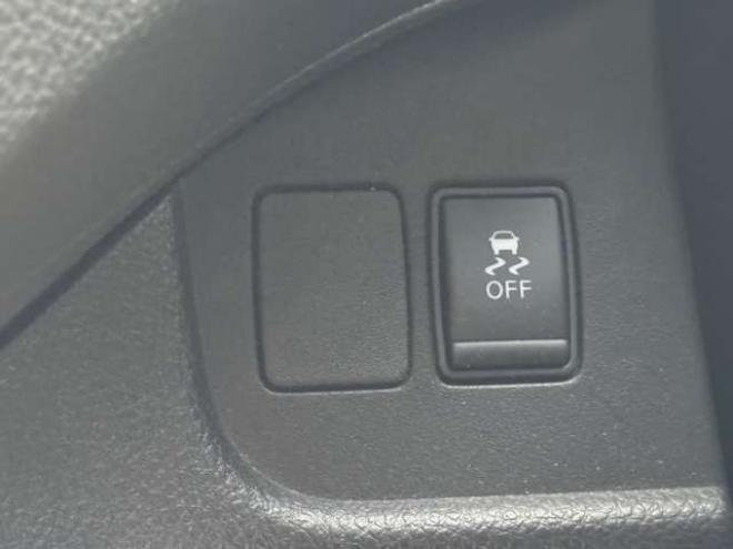 セレナ2.0 20S 4WD　ナビ　TV　Bluetooth　Bカメラ　クルコン　後期型 2000