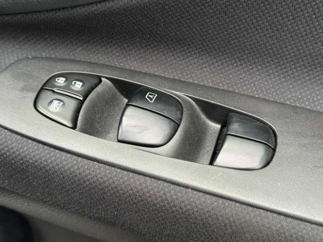 セレナ2.0 20S 4WD　ナビ　TV　Bluetooth　Bカメラ　クルコン　後期型 2000