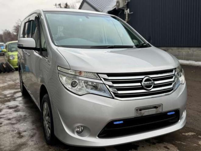 セレナ2.0 20S 4WD　ナビ　TV　Bluetooth　Bカメラ　クルコン　後期型 2000