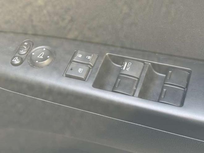 N-BOXカスタムG 4WD　スマートキー　ナビ　TV　リアモニター 660