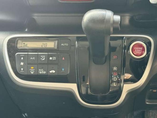 N-BOXカスタムG 4WD　スマートキー　ナビ　TV　リアモニター 660