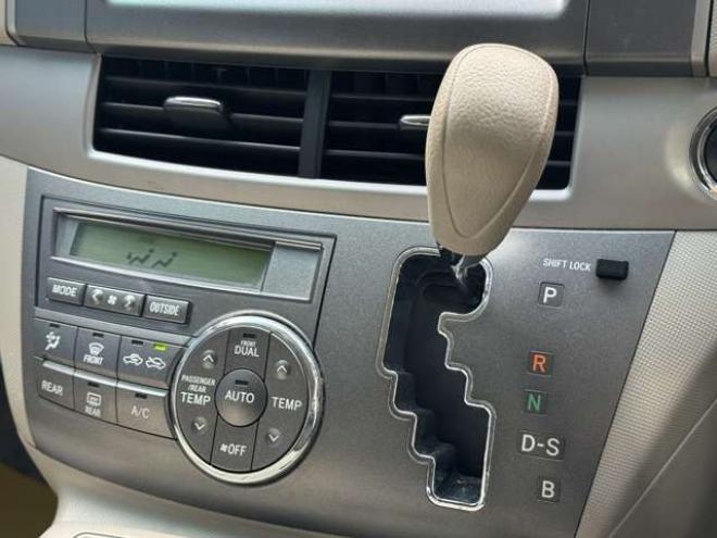 エスティマハイブリッド2.4 X 4WD　ナビ　TV　Bカメラ　フリップダウン 2400