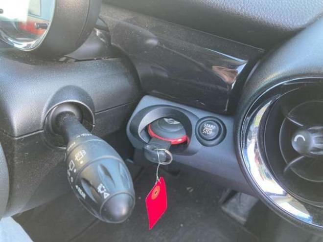 ミニクラブマン クーパー　サクラ・エディション日本 ETC ナビ 革シート キーレスエントリー パワーシート 正規輸入車 2WD 1600