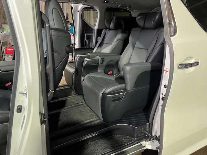 アルファードハイブリッド 2.5 SR Cパッケージ E-Four 4WD　3眼LED・純正ナビ・リアモニター・パワーバックドア・社外19AW・夏冬タイヤ付・1500W給電・ベンチレーターシート・アダプティブクルーズコントロール・ステアリングヒーター・検令和9年6月・本州仕入車両 2500