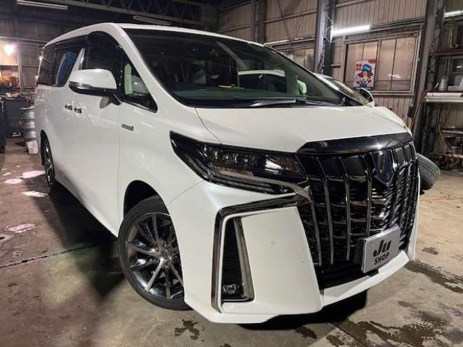アルファードハイブリッド 2.5 SR Cパッケージ E-Four 4WD　3眼LED・純正ナビ・リアモニター・パワーバックドア・社外19AW・夏冬タイヤ付・1500W給電・ベンチレーターシート・アダプティブクルーズコントロール・ステアリングヒーター・検令和9年6月・本州仕入車両 2500
