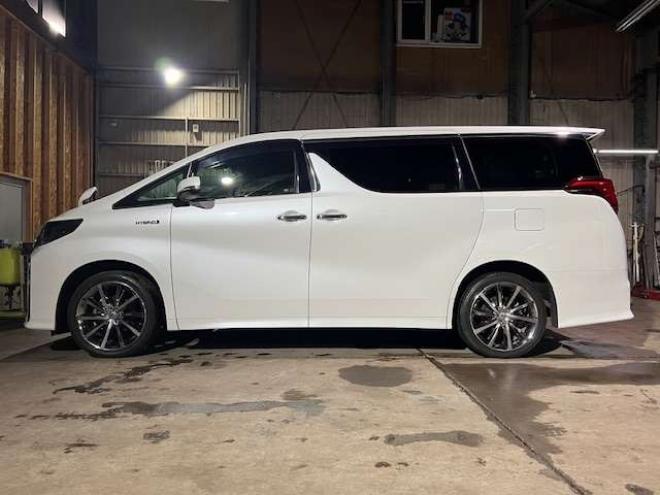 アルファードハイブリッド 2.5 SR Cパッケージ E-Four 4WD　3眼LED・純正ナビ・リアモニター・パワーバックドア・社外19AW・夏冬タイヤ付・1500W給電・ベンチレーターシート・アダプティブクルーズコントロール・ステアリングヒーター・検令和9年6月・本州仕入車両 2500