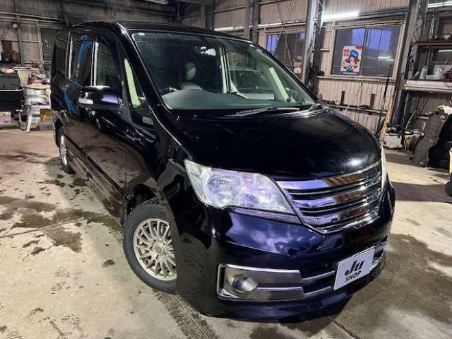 セレナ2.0 ライダー ブラックライン 4WD　新規車検整備付・Bluetooth対応社外ナビ・バックモニター・両側パワースライドドア・純正エンジンスターター・スマートキー・LEDテール 2000