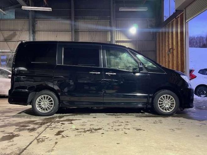 セレナ2.0 ライダー ブラックライン 4WD　新規車検整備付・Bluetooth対応社外ナビ・バックモニター・両側パワースライドドア・純正エンジンスターター・スマートキー・LEDテール 2000