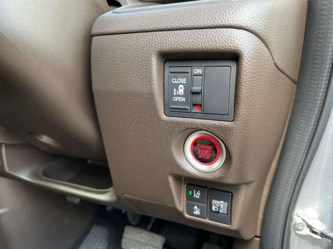 N-BOXL 4WD　法定24ヵ月点検整備付・新規車検整備整備付・SDナビ・Bluetooth・バックカメラ・パワースライドドア・シートヒーター・スマートキー・プッシュスタート・本州仕入車両 660