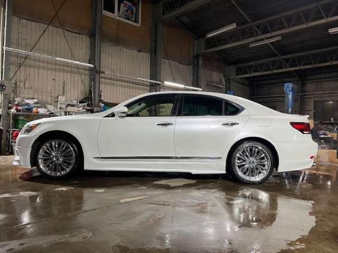 レクサスLSハイブリッド 600h バージョンC Iパッケージ 4WD　WALD&モデリスタエアロ・左右出しマフラー・20インチAW・エアサスコントローラー・ブラックレザー・パワートランク・純正HDDナビ・バックモニター・純正エンジンスターター・カードキー 5000