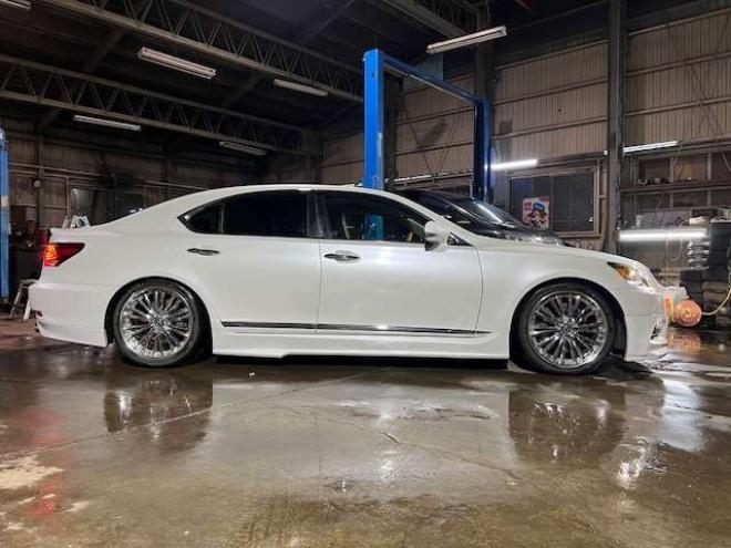 レクサスLSハイブリッド 600h バージョンC Iパッケージ 4WD　WALD&モデリスタエアロ・左右出しマフラー・20インチAW・エアサスコントローラー・ブラックレザー・パワートランク・純正HDDナビ・バックモニター・純正エンジンスターター・カードキー 5000