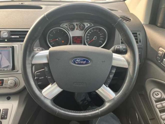 フォードクーガ タイタニアム 4WD　 2500