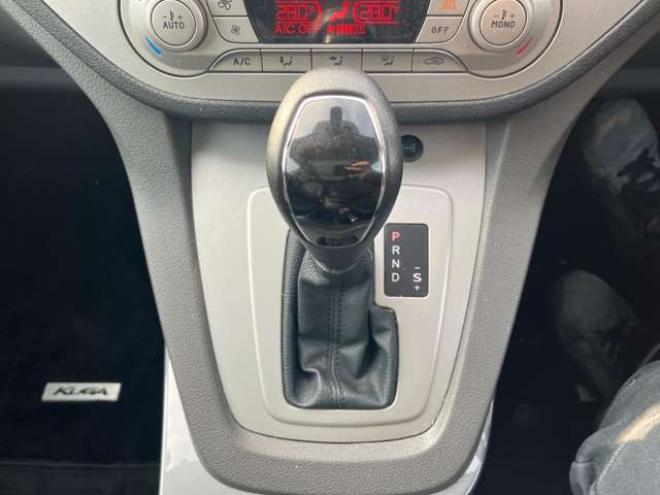 フォードクーガ タイタニアム 4WD　 2500