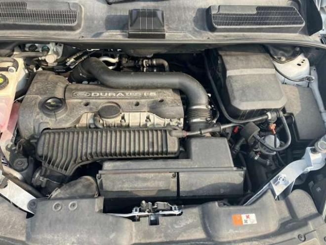 フォードクーガ タイタニアム 4WD　 2500