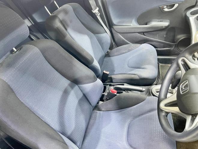 フィット1.3G 4WD 5年保証 ナビ 寒冷地仕様 禁煙 車検整備2年付 修復歴無