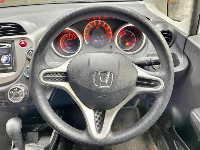 フィット1.3G 4WD 5年保証 ナビ 寒冷地仕様 禁煙 車検整備2年付 修復歴無