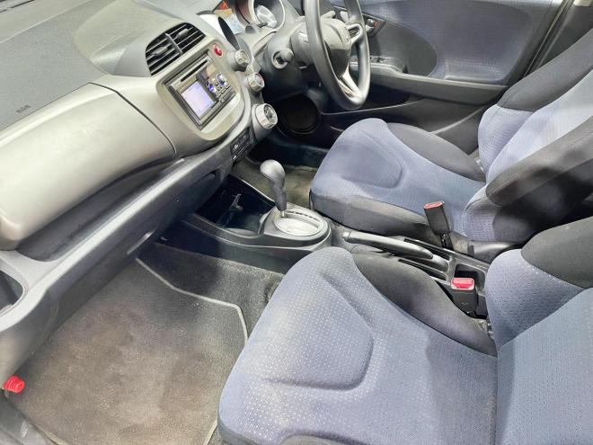 フィット1.3G 4WD 5年保証 ナビ 寒冷地仕様 禁煙 車検整備2年付 修復歴無