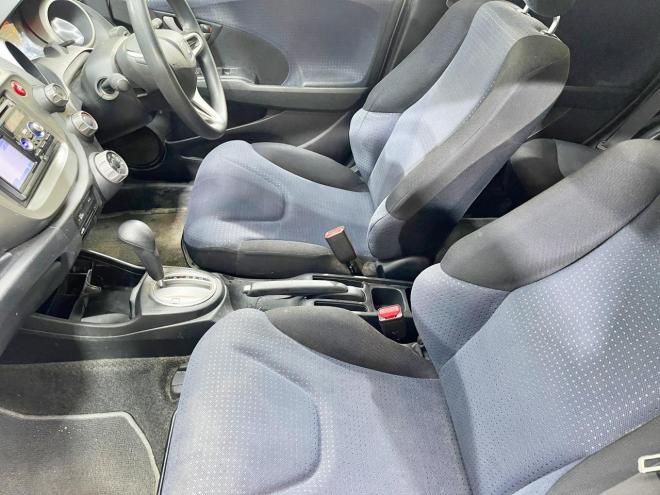 フィット1.3G 4WD 5年保証 ナビ 寒冷地仕様 禁煙 車検整備2年付 修復歴無