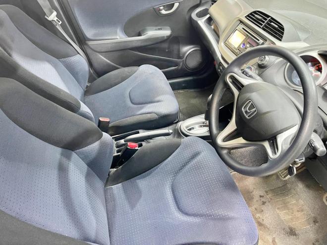 フィット1.3G 4WD 5年保証 ナビ 寒冷地仕様 禁煙 車検整備2年付 修復歴無