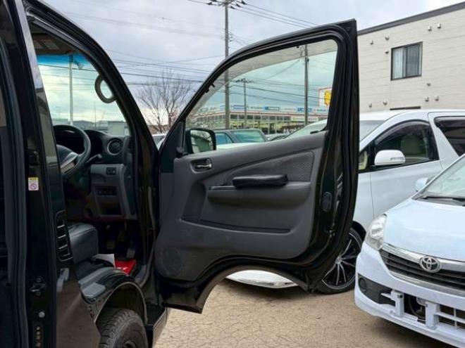 キャラバンNV350 2.5 プレミアムGX ロングボディ ディーゼルターボ 4WD　ナビ　バックカメラ　ETC　パワステ　パワーウィンドウ　キーレスエントリー　エアコン　盗難防止装置　両側スライドドア　フロントフォグランプ 2500