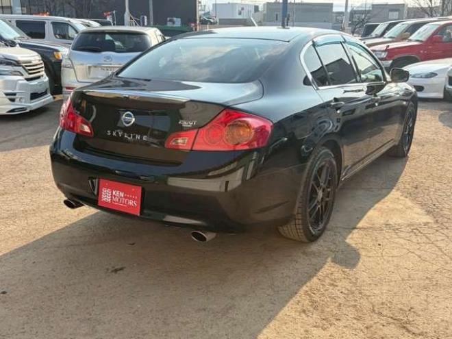 スカイライン2.5 250GT FOUR 4WD　ドライブレコーダー　ETC　パワステ　パワーウィンドウ　ナビ　電動シート　寒冷地仕様　アルミホイール　エアコン　盗難防止装置　キーレスエントリー　ABS　横滑り防止装置 2500