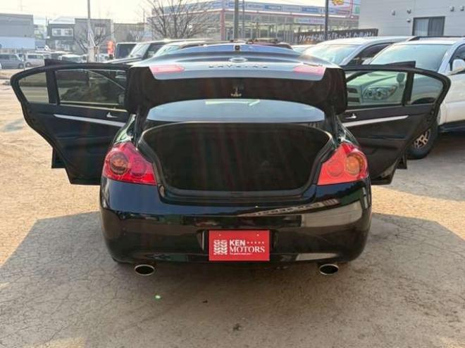 スカイライン2.5 250GT FOUR 4WD　ドライブレコーダー　ETC　パワステ　パワーウィンドウ　ナビ　電動シート　寒冷地仕様　アルミホイール　エアコン　盗難防止装置　キーレスエントリー　ABS　横滑り防止装置 2500