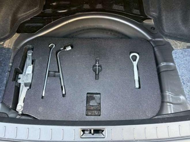 スカイライン2.5 250GT FOUR 4WD　ドライブレコーダー　ETC　パワステ　パワーウィンドウ　ナビ　電動シート　寒冷地仕様　アルミホイール　エアコン　盗難防止装置　キーレスエントリー　ABS　横滑り防止装置 2500