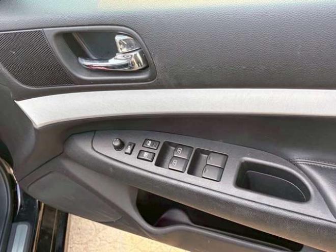 スカイライン2.5 250GT FOUR 4WD　ドライブレコーダー　ETC　パワステ　パワーウィンドウ　ナビ　電動シート　寒冷地仕様　アルミホイール　エアコン　盗難防止装置　キーレスエントリー　ABS　横滑り防止装置 2500