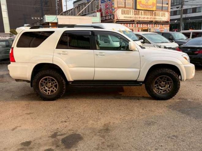 ハイラックスサーフ2.7 SSR-X リミテッド 4WD　TVナビ　パワステ　パワーウィンドウ　キーレスエントリー　LEDヘッドライト　フォグランプ　リフトアップ　アルミホイール　ルーフレール　寒冷地仕様　ABS　バックカメラ　盗難防止装置　エアコン 2700