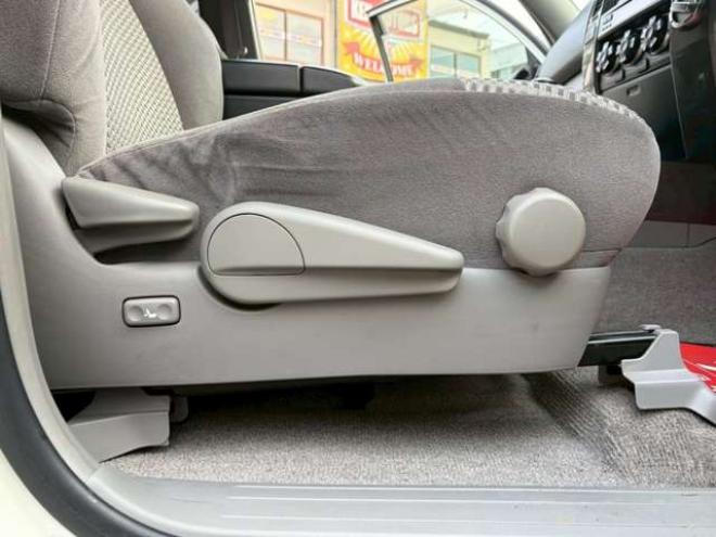 ハイラックスサーフ2.7 SSR-X リミテッド 4WD　TVナビ　パワステ　パワーウィンドウ　キーレスエントリー　LEDヘッドライト　フォグランプ　リフトアップ　アルミホイール　ルーフレール　寒冷地仕様　ABS　バックカメラ　盗難防止装置　エアコン 2700