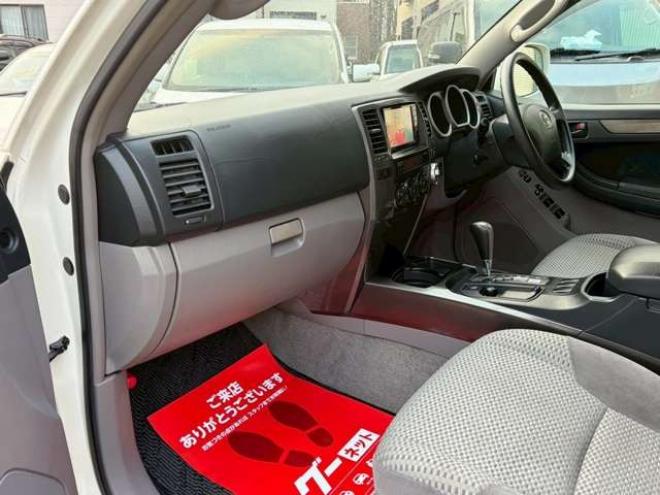 ハイラックスサーフ2.7 SSR-X リミテッド 4WD　TVナビ　パワステ　パワーウィンドウ　キーレスエントリー　LEDヘッドライト　フォグランプ　リフトアップ　アルミホイール　ルーフレール　寒冷地仕様　ABS　バックカメラ　盗難防止装置　エアコン 2700