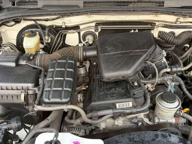 ハイラックスサーフ2.7 SSR-X リミテッド 4WD　TVナビ　パワステ　パワーウィンドウ　キーレスエントリー　LEDヘッドライト　フォグランプ　リフトアップ　アルミホイール　ルーフレール　寒冷地仕様　ABS　バックカメラ　盗難防止装置　エアコン 2700