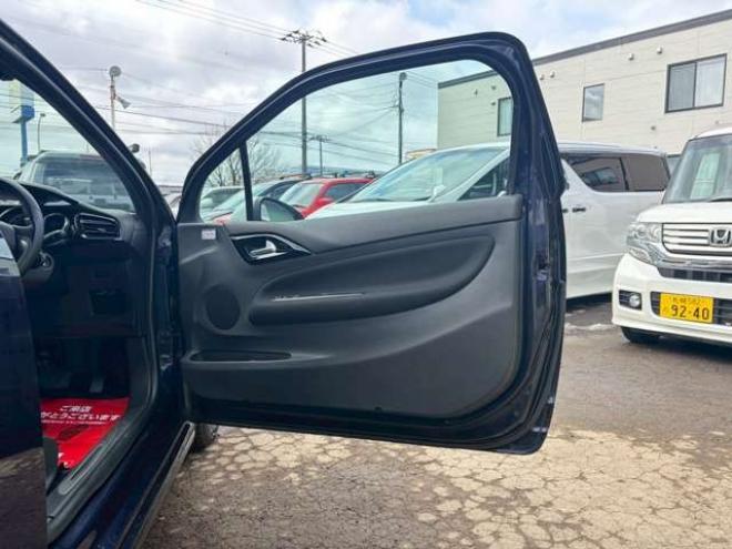 シトロエンDS3 シック　ETC　エアコン・クーラー　パワステ　パワーウィンドウ　キーレス　ABS 運転席エアバッグ　助手席エアバッグ　サイドエアバッグ　横滑り防止装置　社外ナビ　MTモード付 正規輸入車 2WD 1200