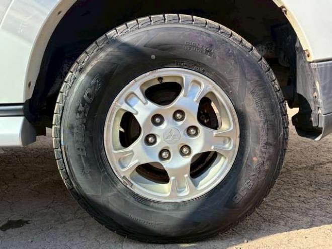 パジェロ3.0 ロング リミテッド エディション 4WD　ワンオーナー　社外ナビ　バックカメラ　純正アルミホイール　エアコン　エンジンスターター　ETC　記録簿　キーレスエントリー　パワステ　パワーウィンドウ　3列シート　エアコン　寒冷地仕様　盗難防止装置 3000