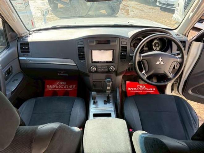 パジェロ3.0 ロング リミテッド エディション 4WD　ワンオーナー　社外ナビ　バックカメラ　純正アルミホイール　エアコン　エンジンスターター　ETC　記録簿　キーレスエントリー　パワステ　パワーウィンドウ　3列シート　エアコン　寒冷地仕様　盗難防止装置 3000