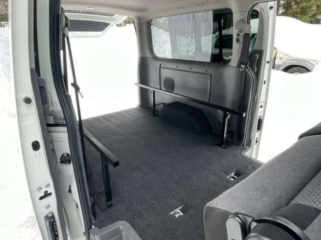 キャラバンNV350 2.5 プレミアムGX ロングボディ ディーゼルターボ 4WD　ベッドキット　スマートキー　キーレスエントリー　パワステ　パワーウィンドウ　ABS　ETC　エアコン　盗難防止装置　両側スライドドア 2500