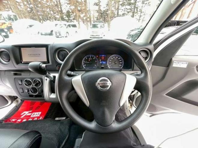 キャラバンNV350 2.5 プレミアムGX ロングボディ ディーゼルターボ 4WD　ベッドキット　スマートキー　キーレスエントリー　パワステ　パワーウィンドウ　ABS　ETC　エアコン　盗難防止装置　両側スライドドア 2500