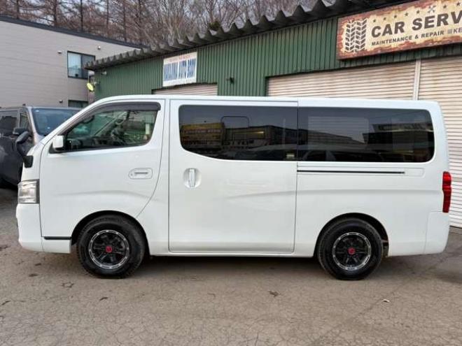 キャラバンNV350 2.5 プレミアムGX ロングボディ ディーゼルターボ 4WD　ベッドキット　スマートキー　キーレスエントリー　パワステ　パワーウィンドウ　ABS　ETC　エアコン　盗難防止装置　両側スライドドア 2500