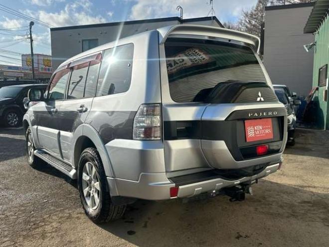 パジェロ3.2 ロング エクシード ディーゼルターボ 4WD　クルーズコントロール　パワステ　パワーウィンドウ　ABS　純正ナビ　バックカメラ　横滑り防止装置　盗難防止装置　純正アルミホイール 3200