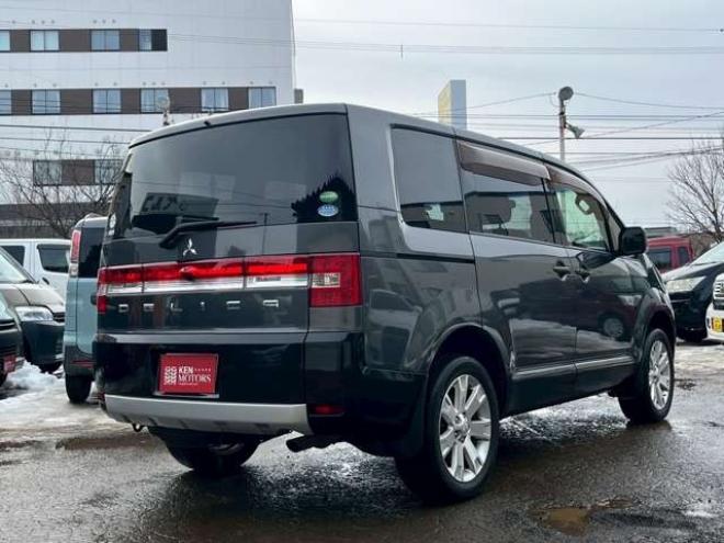 デリカD：5 2.4 G パワーパッケージ 4WD　ETC　アルパインBIGナビ　バックカメラ　両側電動スライドドア　パワステ　パワーウィンドウ　純正アルミ　クルーズコントロール　エアコン　キーレスエントリー　横滑り防止装置　盗難防止装置　3列シート 2400