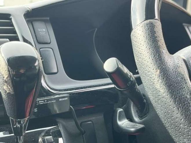 ハイエース2.7 GL ロング ミドルルーフ 4WD　10人乗り　パワステ　パワーウィンドウ　エアコン　社外ナビ　後席モニター　キーレスエントリー　片側スライドドア　盗難防止装置　フロントモデリスタ 2700