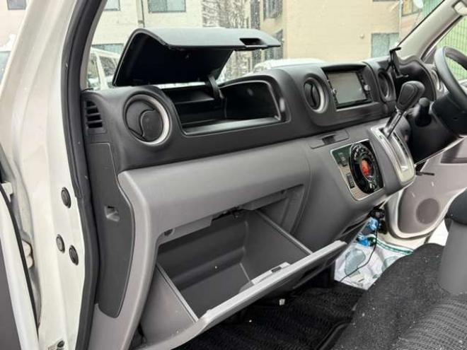 キャラバンNV350 2.5 プレミアムGX ロングボディ ディーゼルターボ 4WD　バックカメラ　エアコン　ドライブレコーダー　ETC　パワステ　パワーウィンドウ　スマートキー　キーレス　片側スライドドア 2500